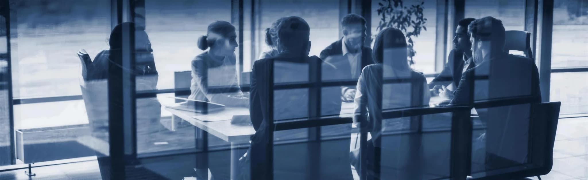 Equipe da Soluto Regulatórios reunida em uma sala de reuniões